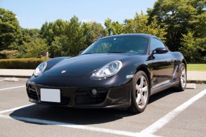 黒のポルシェ