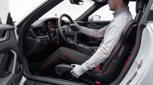 ポルシェが提唱する最適な運転姿勢の作り方